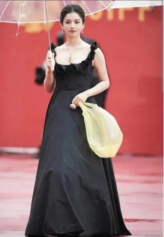 Balenciaga Trash Bag: Price, Design and Why It Went Viral
